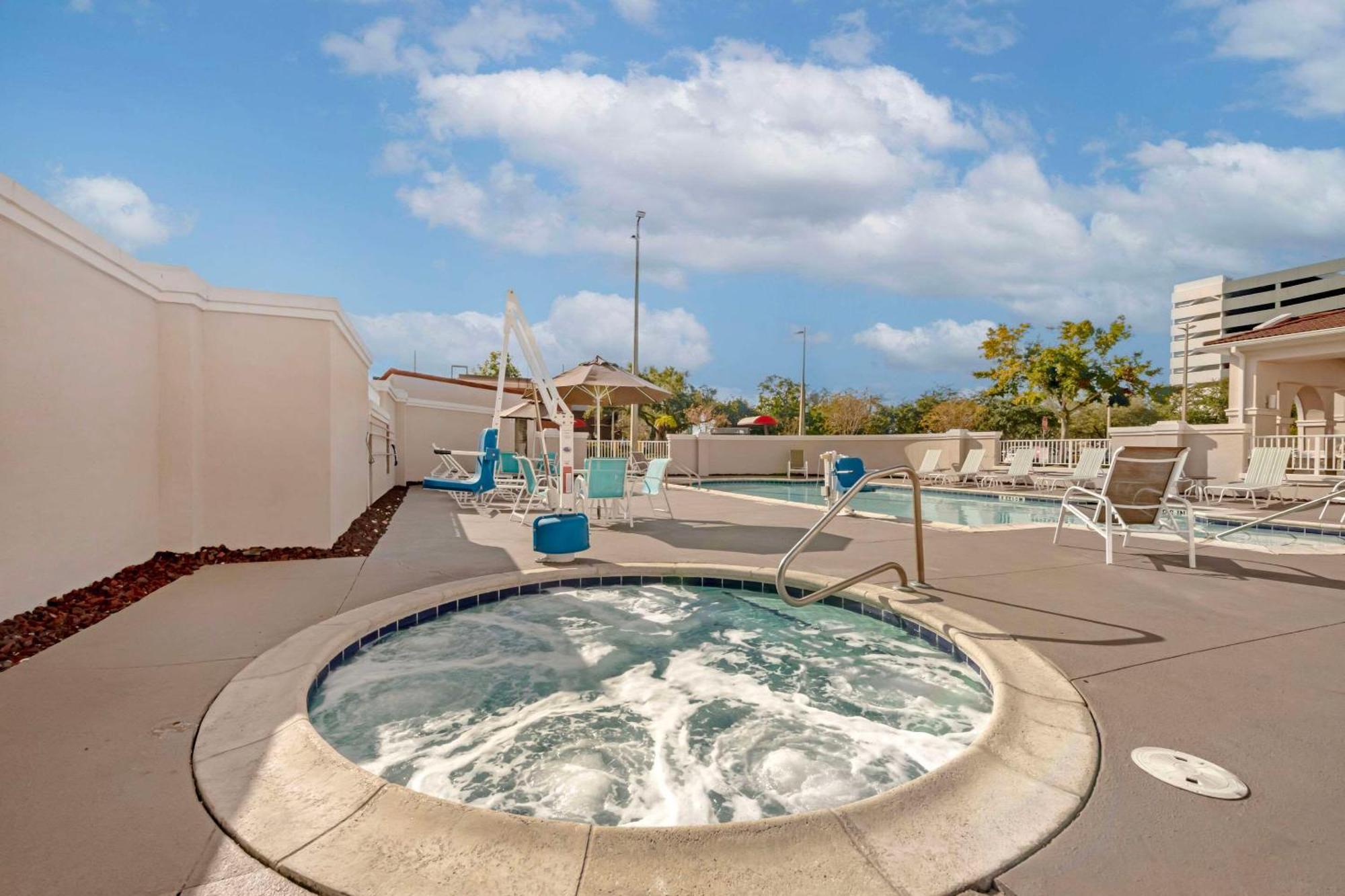Comfort Suites Downtown Orlando Bagian luar foto